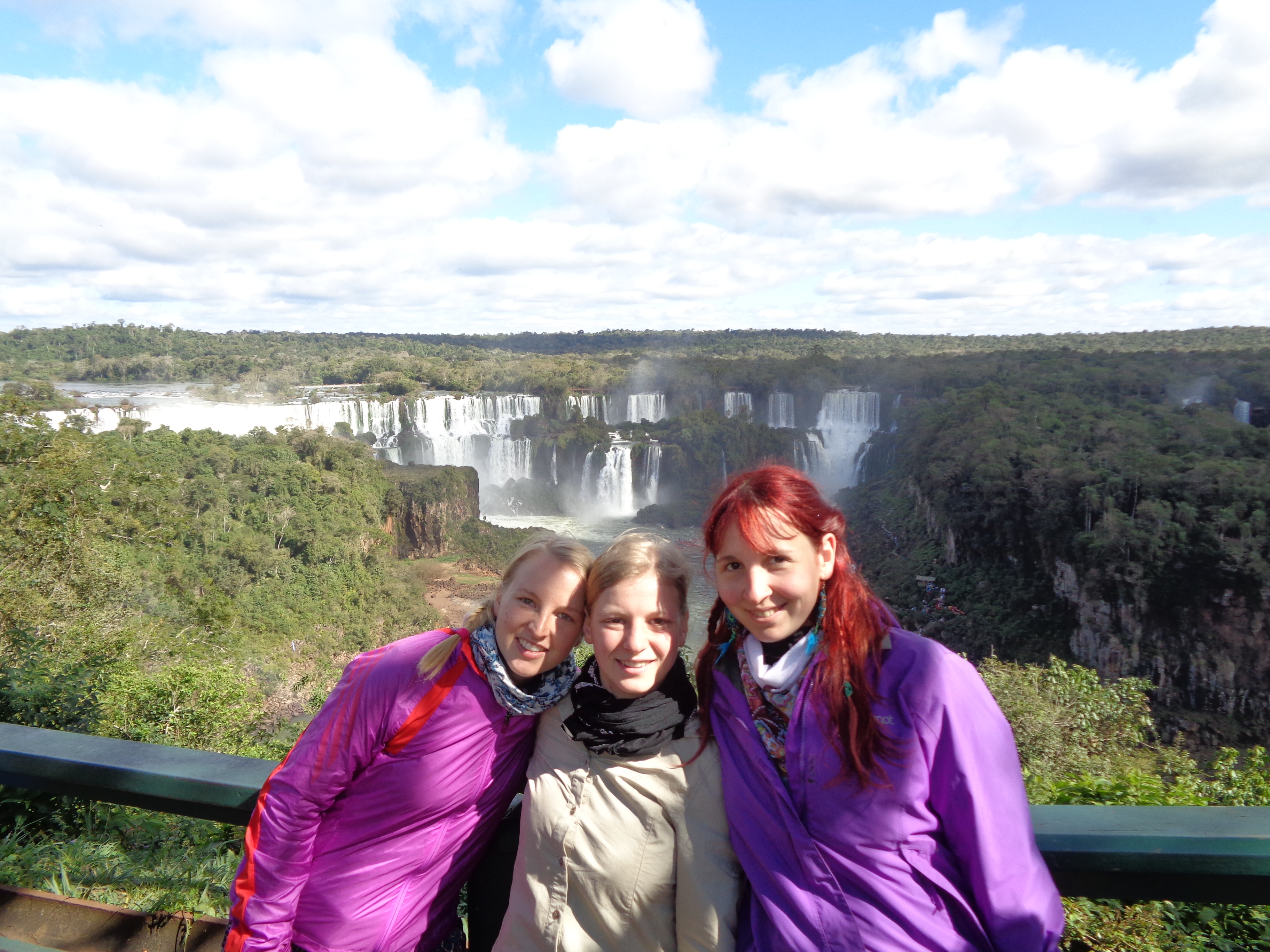 Panoramablick auf einen Teil der Wasserfälle
